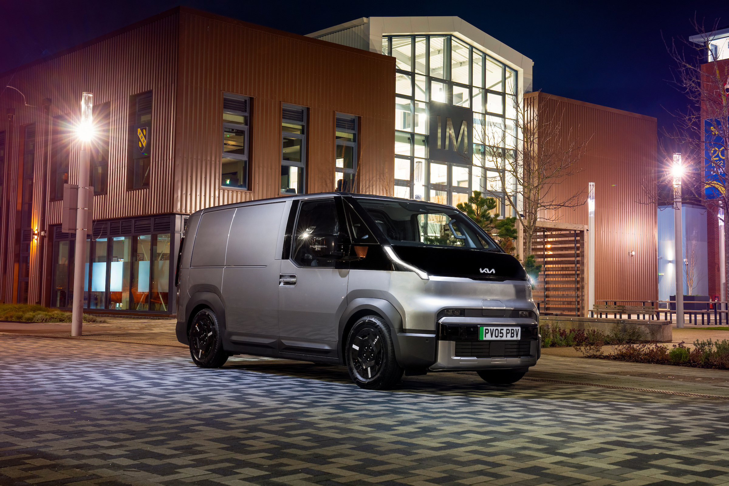 Kia PV5 Cargo L2/H1 ‘Plus’ 71.2kWh 3dr – Steel Grey