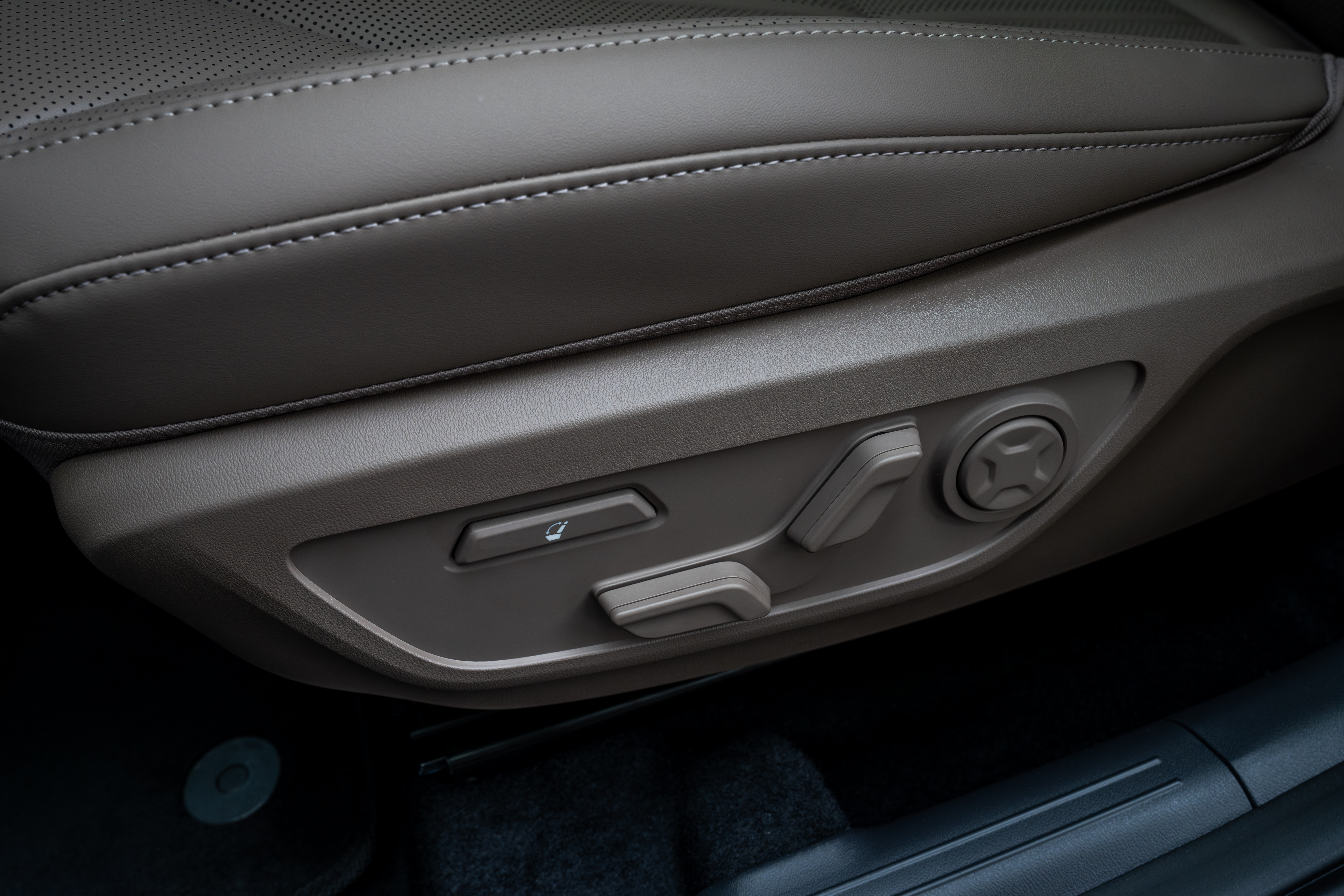 Kia Seltos HEV ‘X-Line’ (Korean) – Gravity Grey