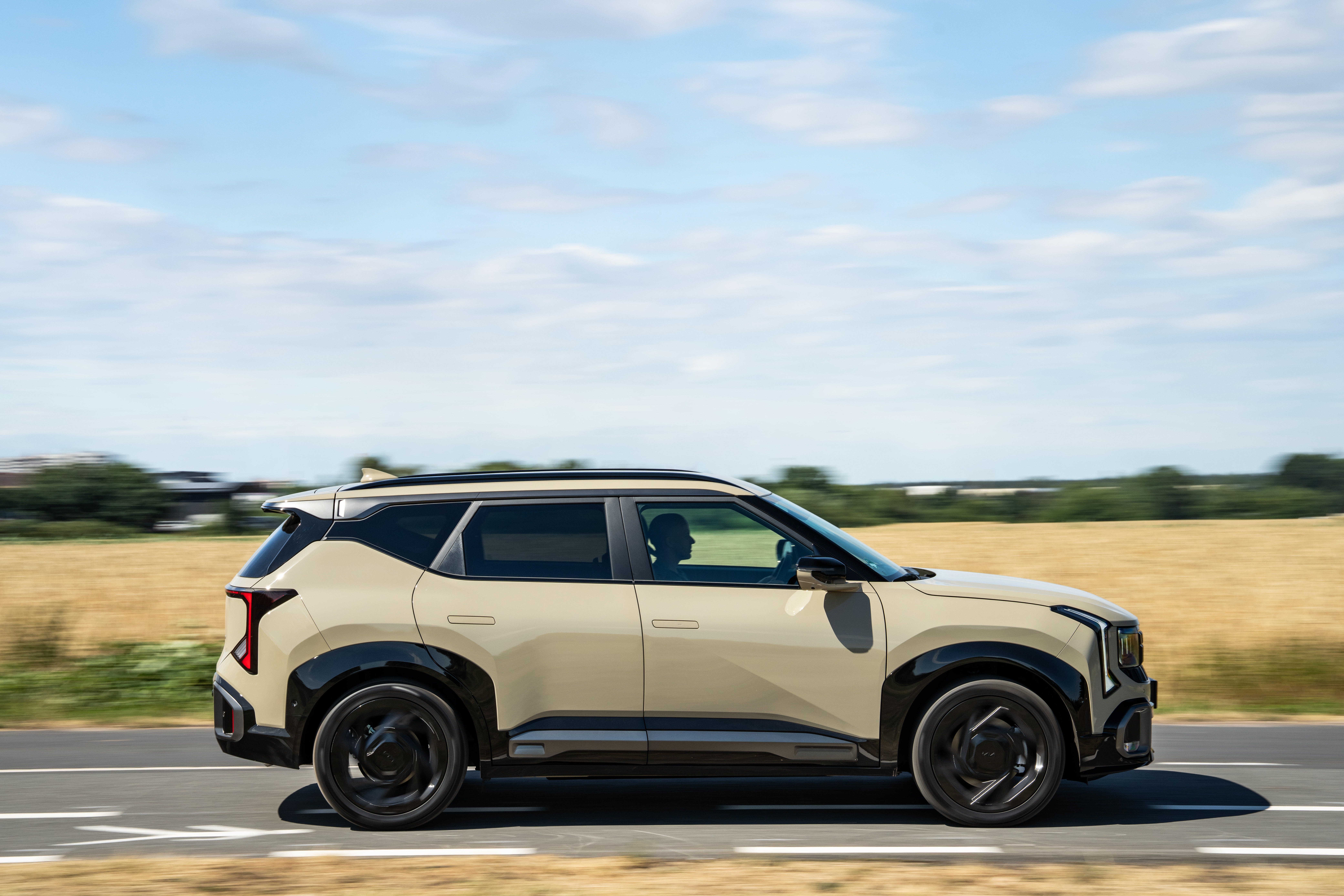 Kia Seltos ICE 'X-Line' AWD (EU) - Tan Beige