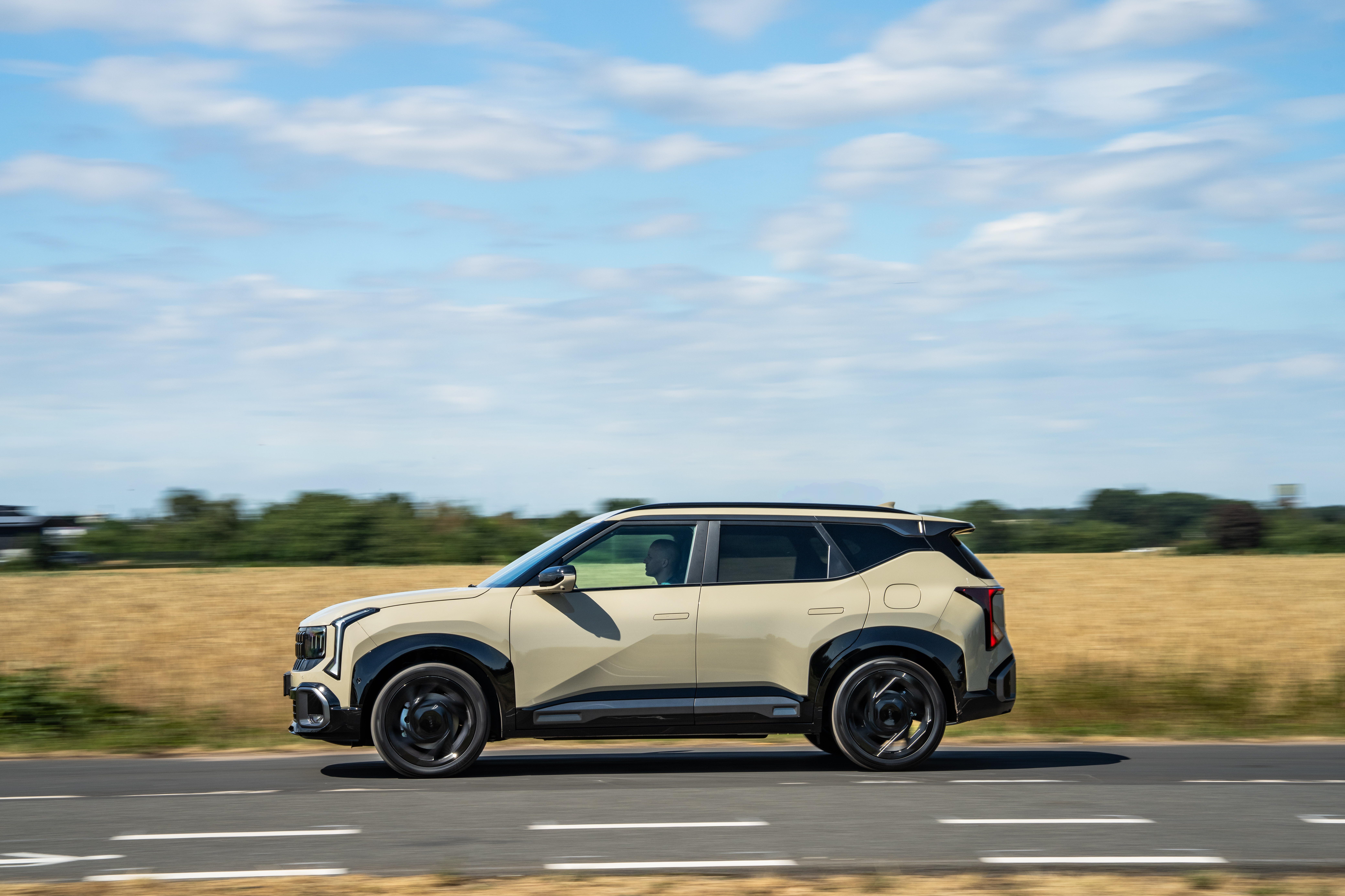 Kia Seltos ICE 'X-Line' AWD (EU) - Tan Beige