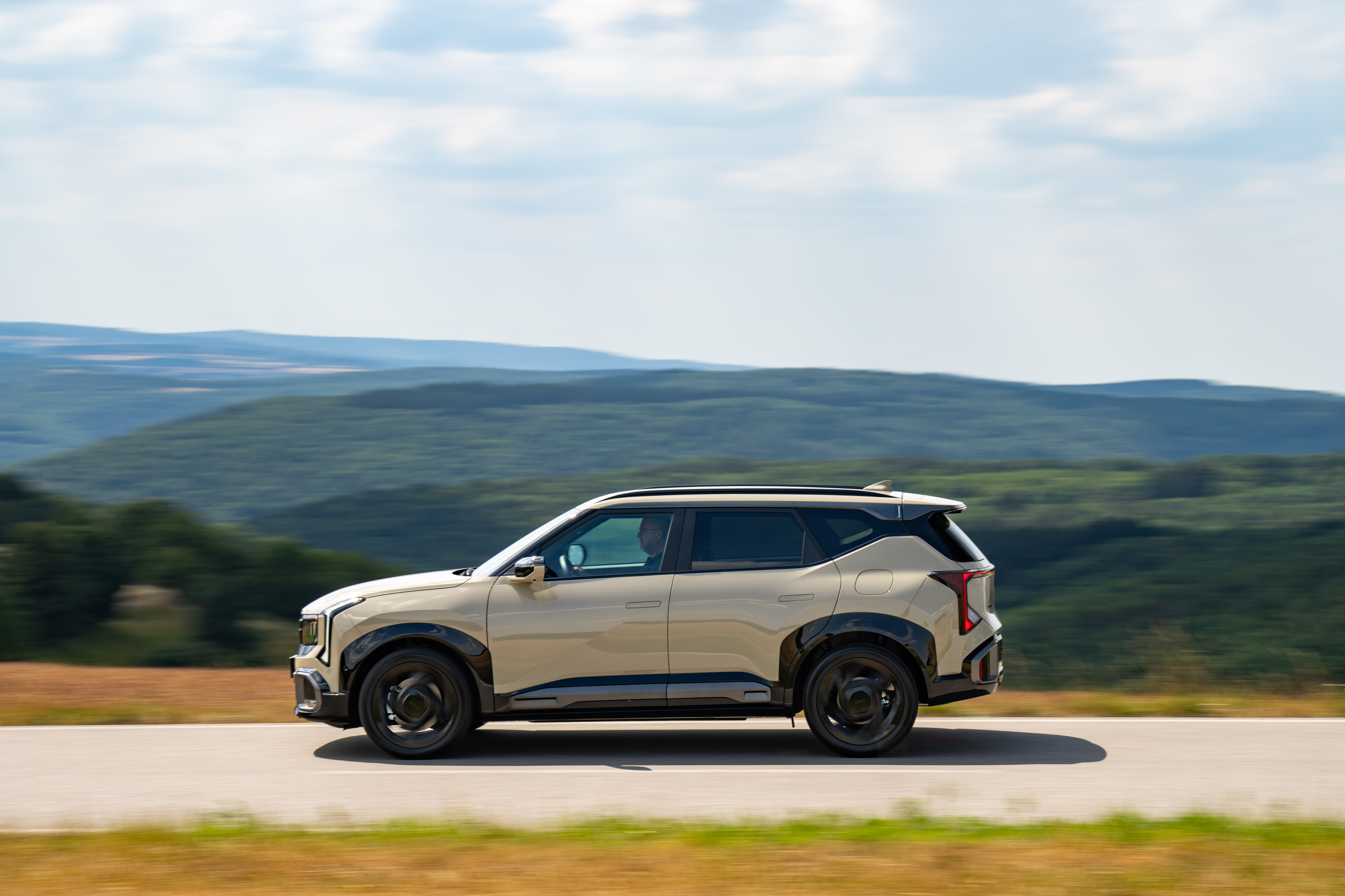 Kia Seltos ICE 'X-Line' AWD (EU) - Tan Beige