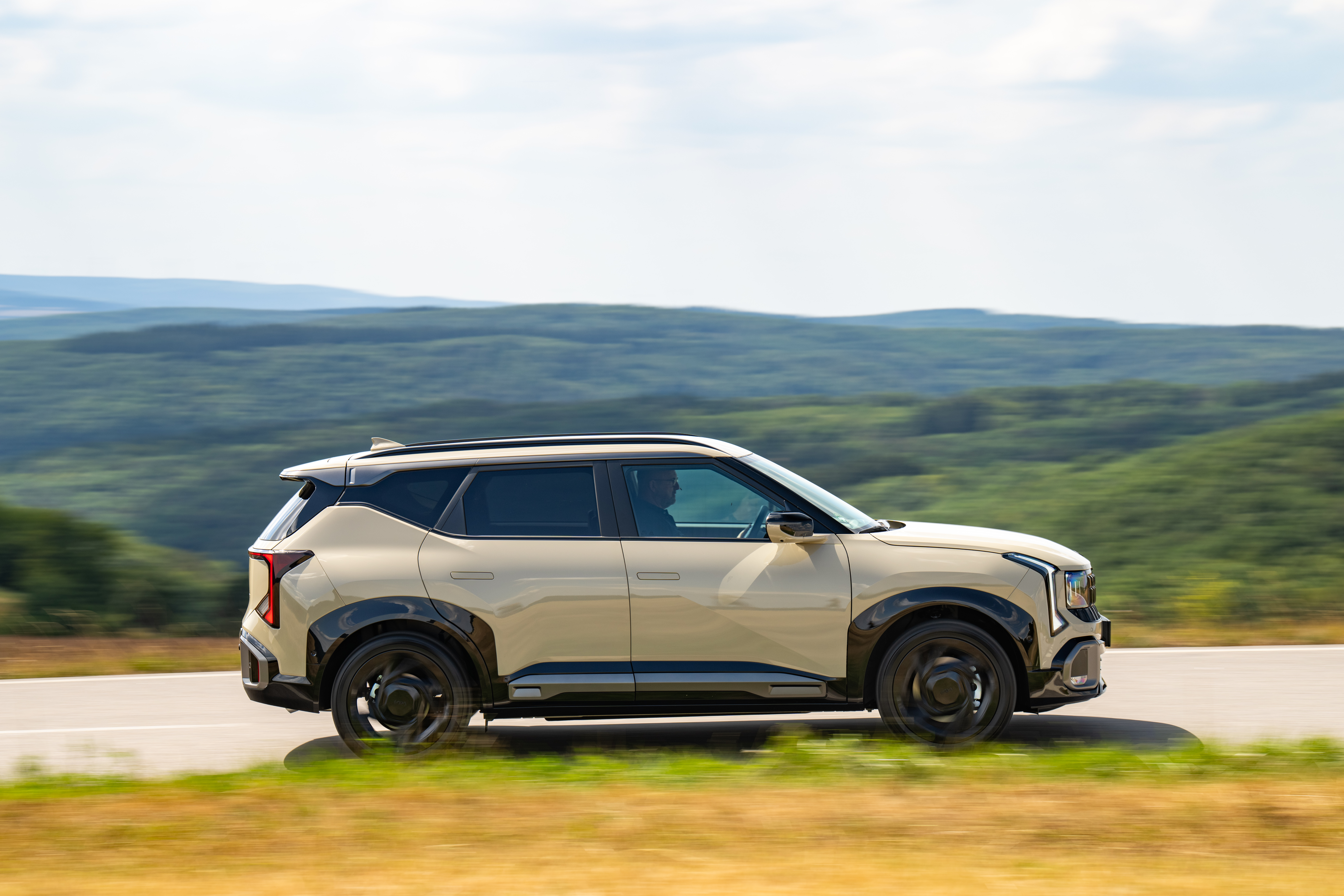 Kia Seltos ICE 'X-Line' AWD (EU) - Tan Beige