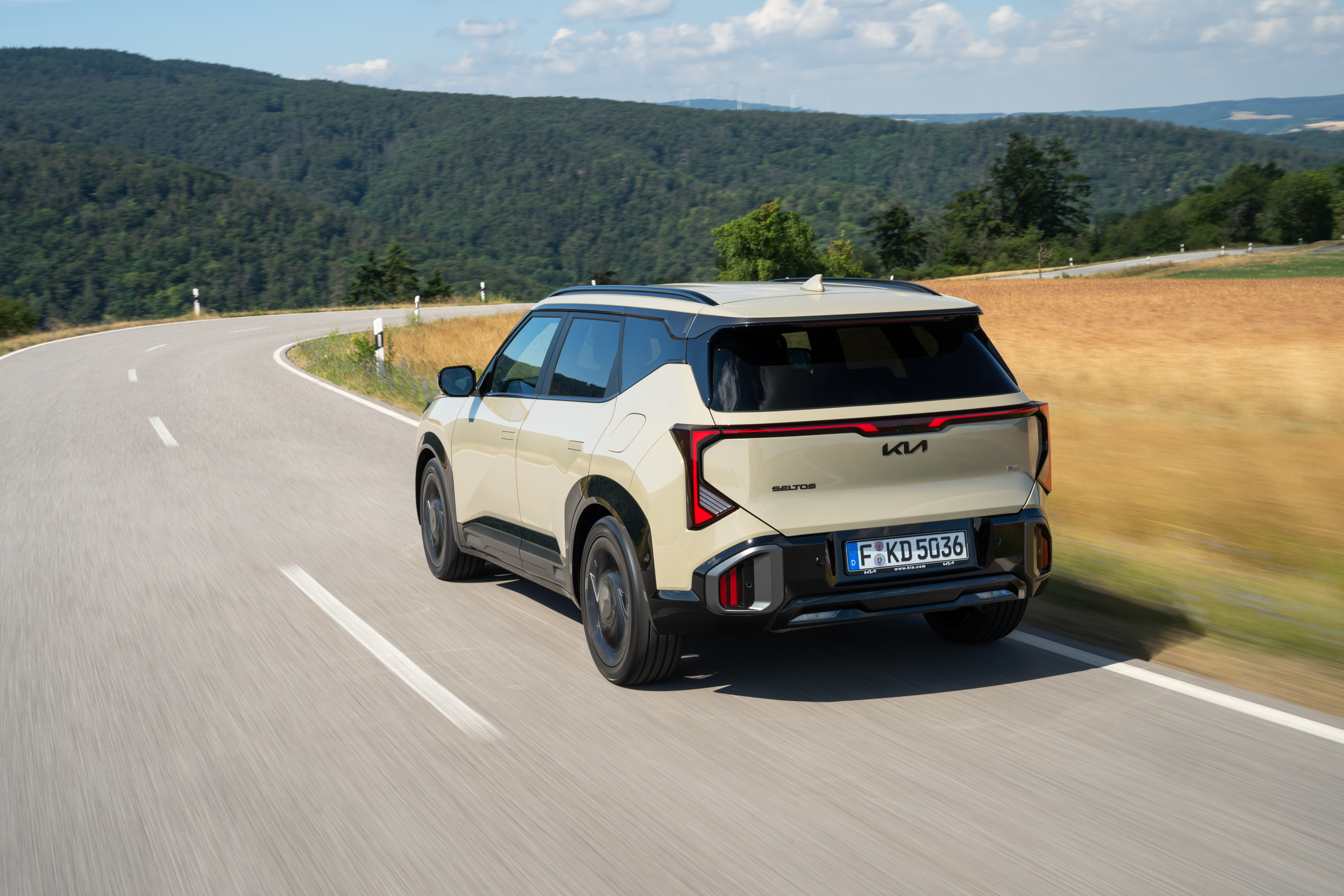 Kia Seltos ICE 'X-Line' AWD (EU) - Tan Beige