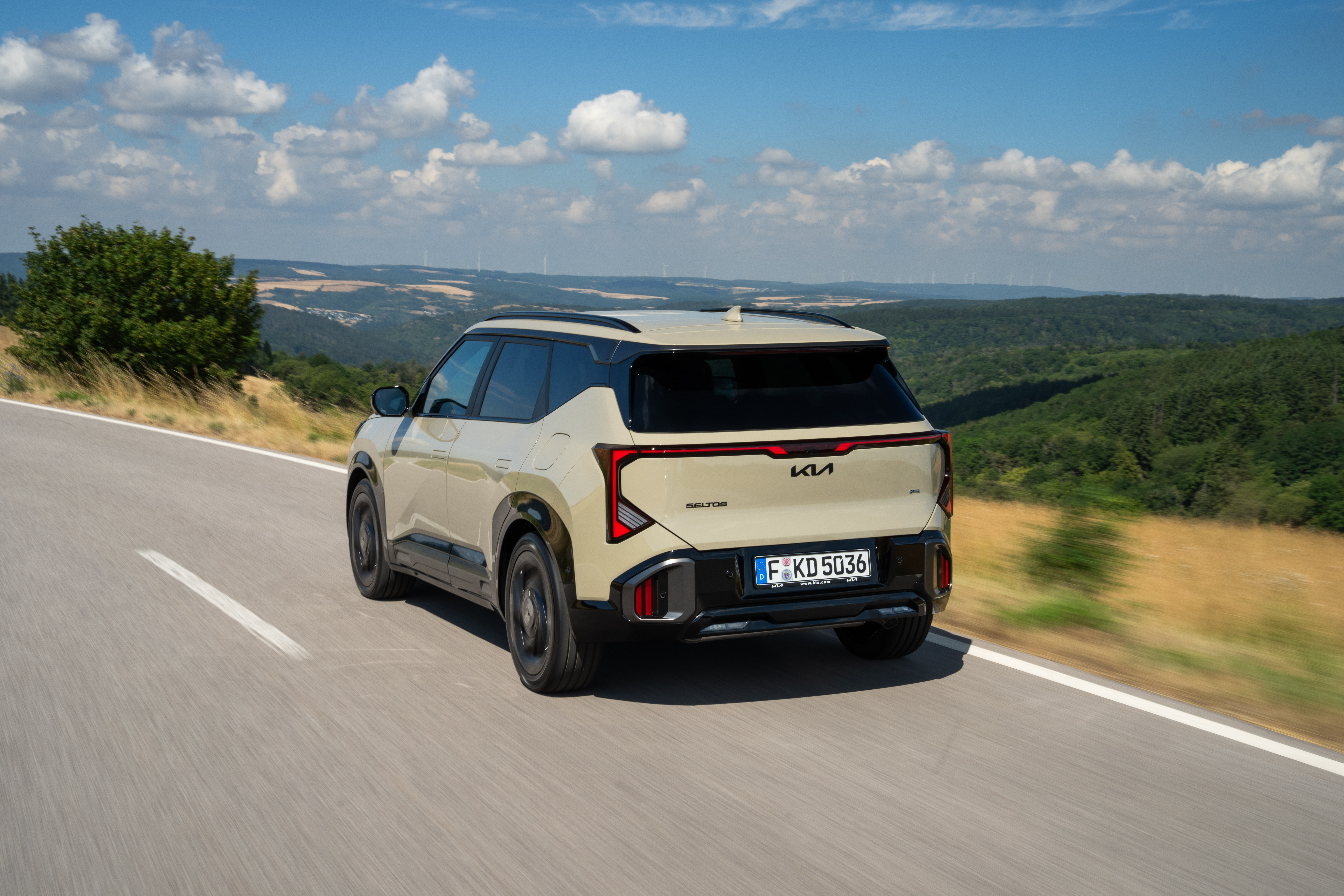 Kia Seltos ICE 'X-Line' AWD (EU) - Tan Beige