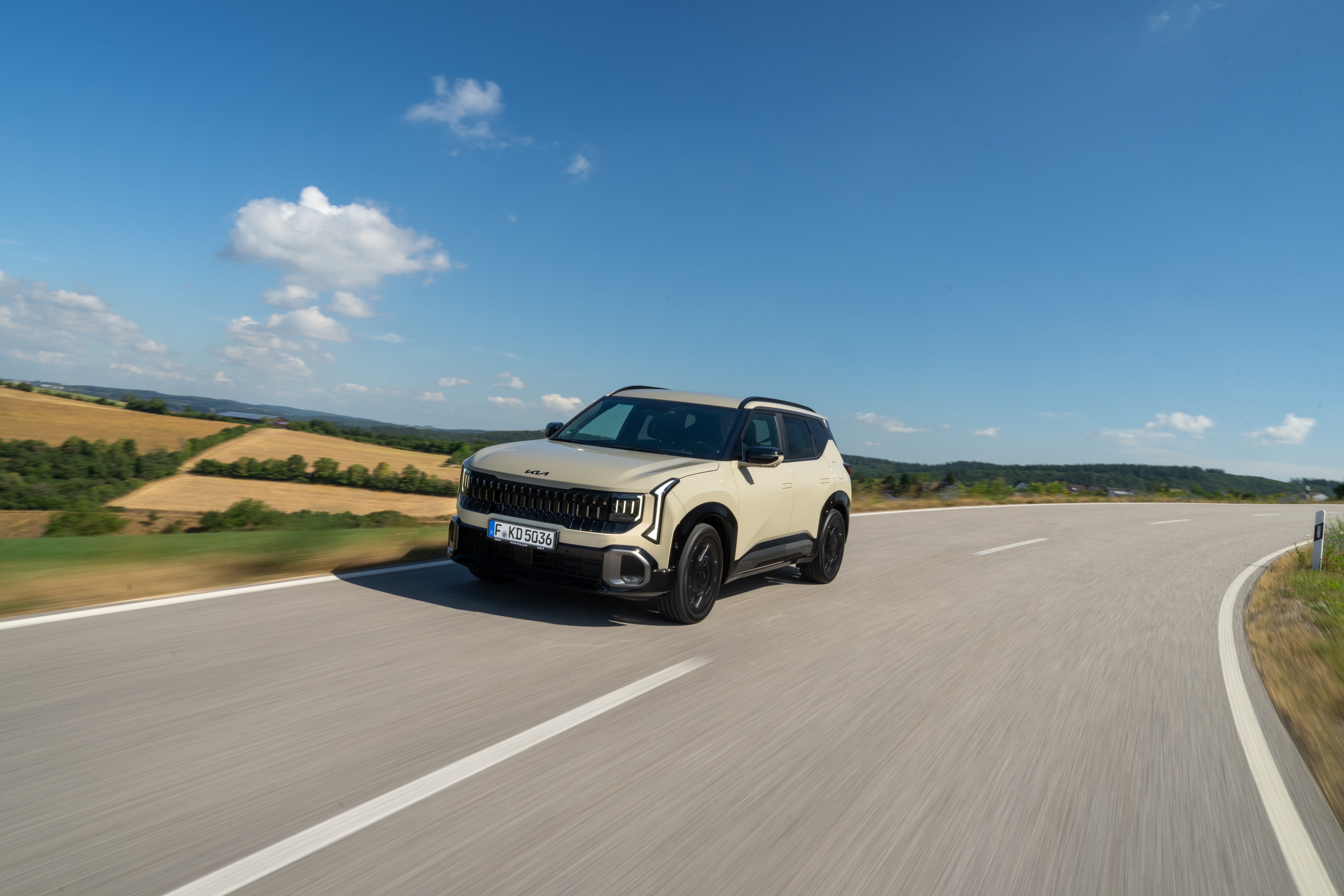 Kia Seltos ICE 'X-Line' AWD (EU) - Tan Beige