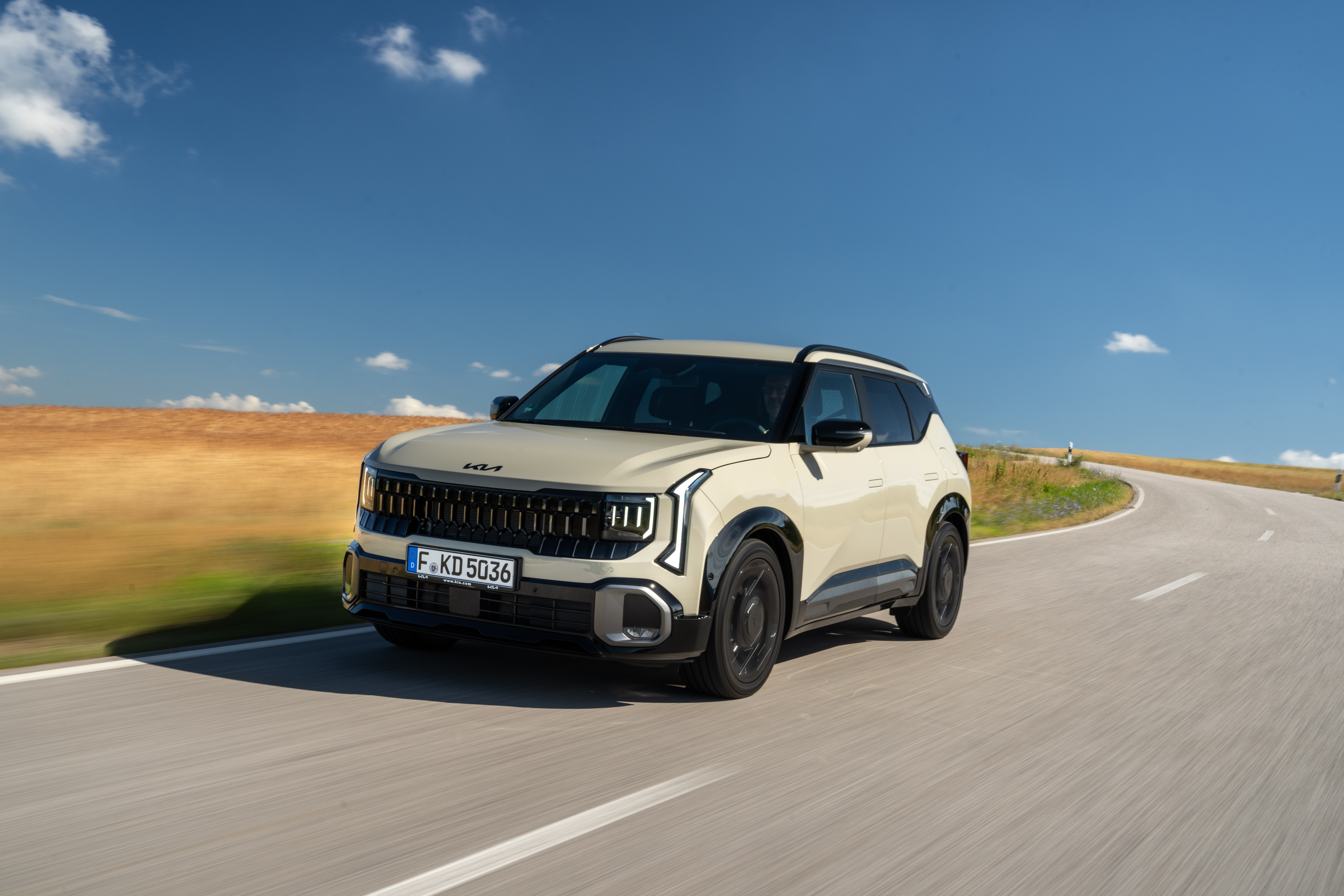 Kia Seltos ICE 'X-Line' AWD (EU) - Tan Beige