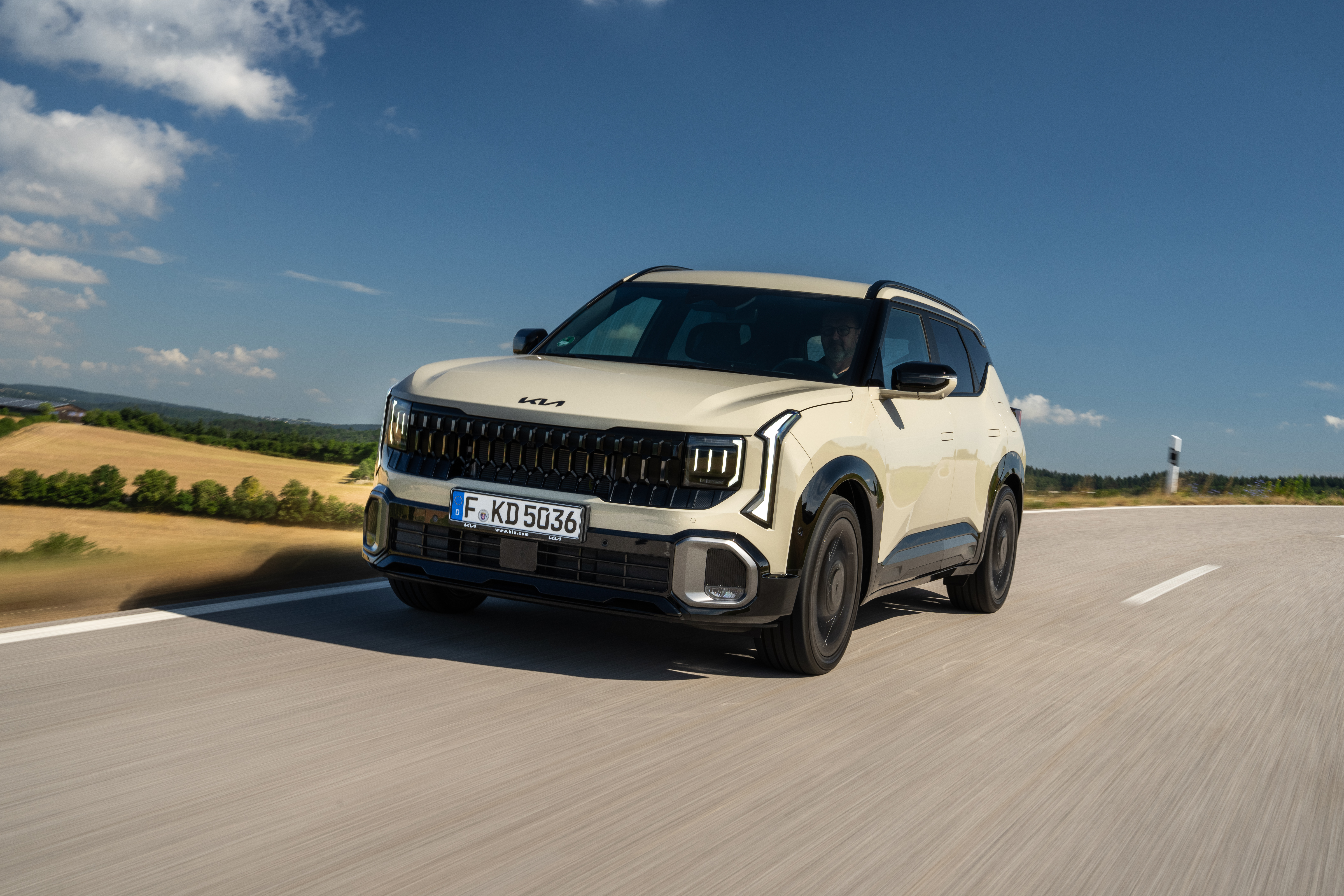 Kia Seltos ICE 'X-Line' AWD (EU) - Tan Beige