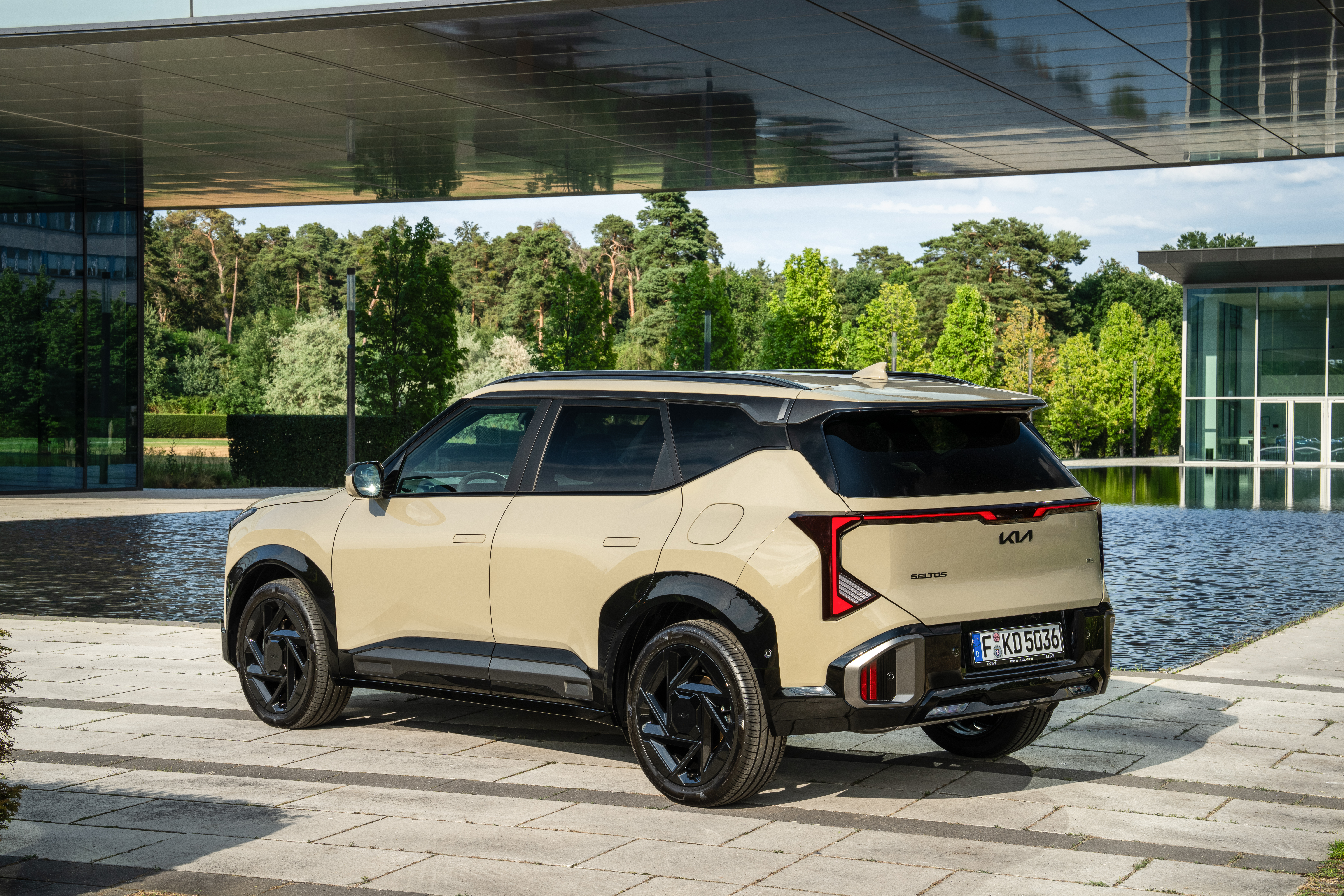 Kia Seltos ICE 'X-Line' AWD (EU) - Tan Beige