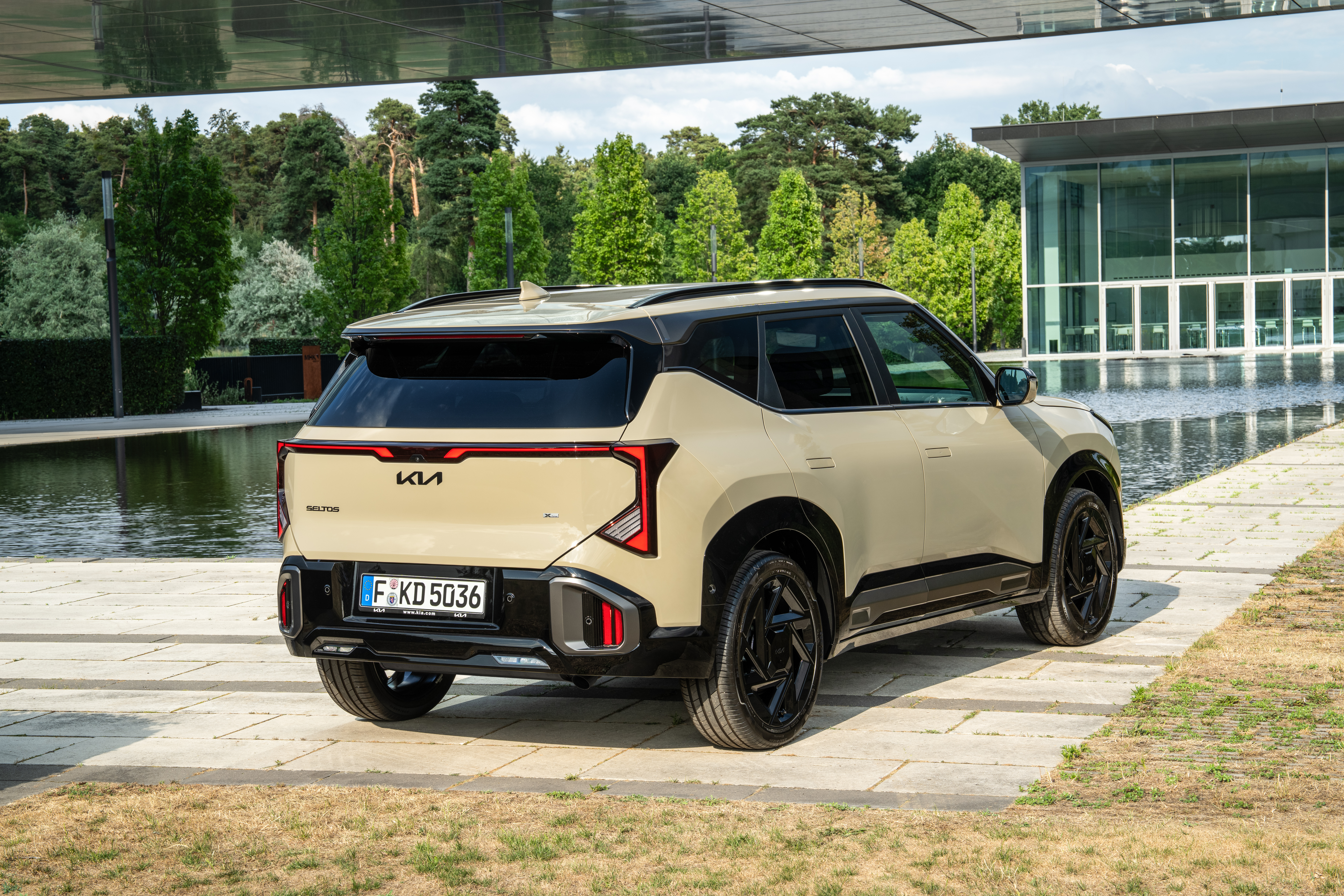 Kia Seltos ICE 'X-Line' AWD (EU) - Tan Beige