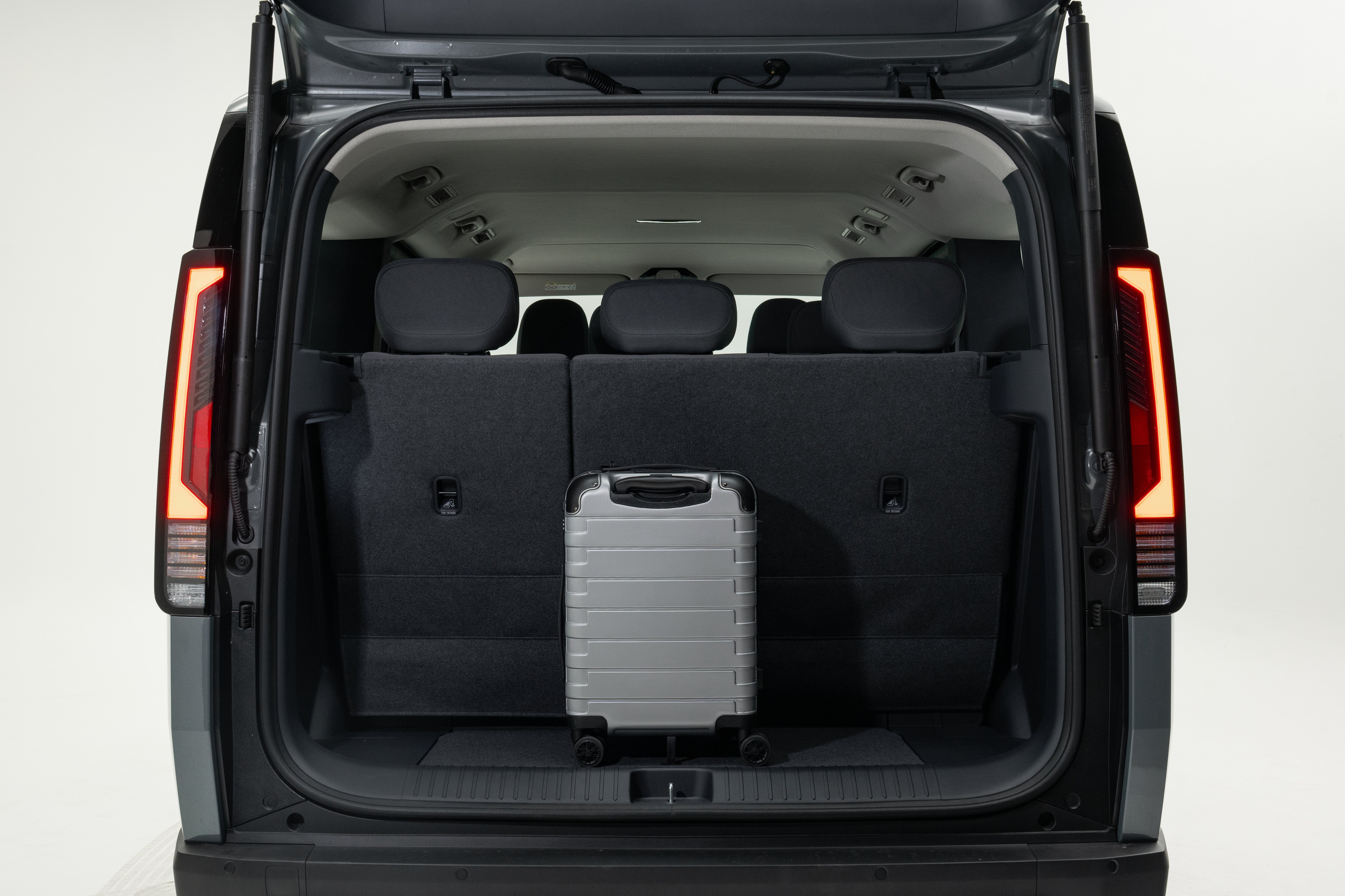 Kia PV5 Passenger 7st ‘Plus’ – pre-production (UK)  -  Lakehouse Grey