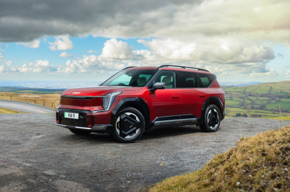 Kia celebrates EV9 ‘Best Large SUV’ win at the Fleet News Awards 2026 ...